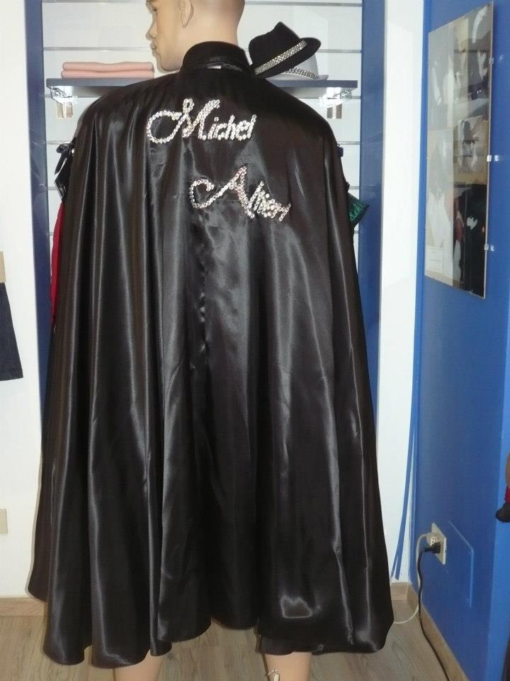 MANTELLO UNICO ED ESCLUSIVO PER MICHEL ALTIERI. EXCLUSIVLY CAPE FOR MICHEL ALTIERI. FLYING TO NEW YORK AUGUST 2012